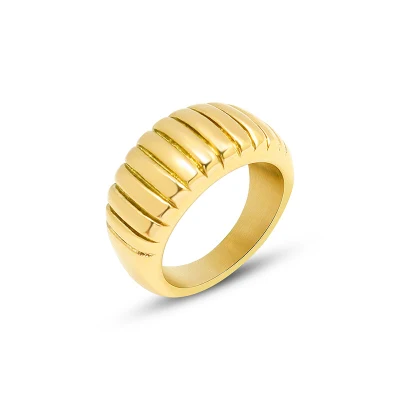 18 Karat vergoldeter Edelstahl, einfacher geometrischer, klobiger Croissant-Twist-strukturierter, wasserdichter Ring für Frauen